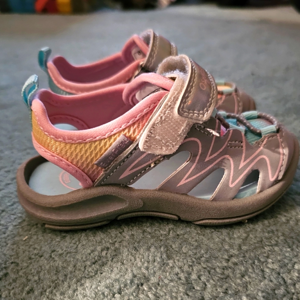 Oshkosh toddler sandals Size 5